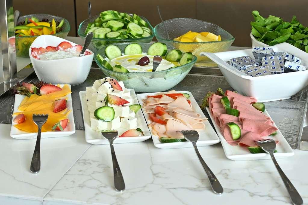 Comfort Hotel Jeddah King Road ร้านอาหาร รูปภาพ